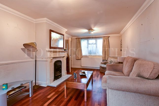 21, Holly Drive, Potters Bar photo 2