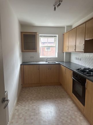 22 Larch Close, Nuneaton photo 3