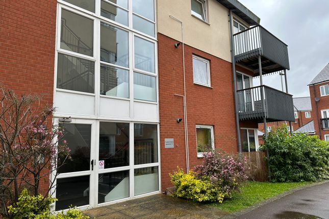 Flat to rent in Longhorn Avenue, Gloucester
