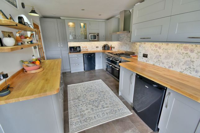 10, Clayford Avenue, Ferndown photo 4