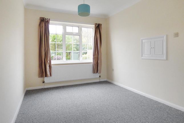 22, Beverley Gardens, Littlehampton photo 4