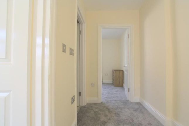 88, Upper Richmond Road West, LONDON photo 4