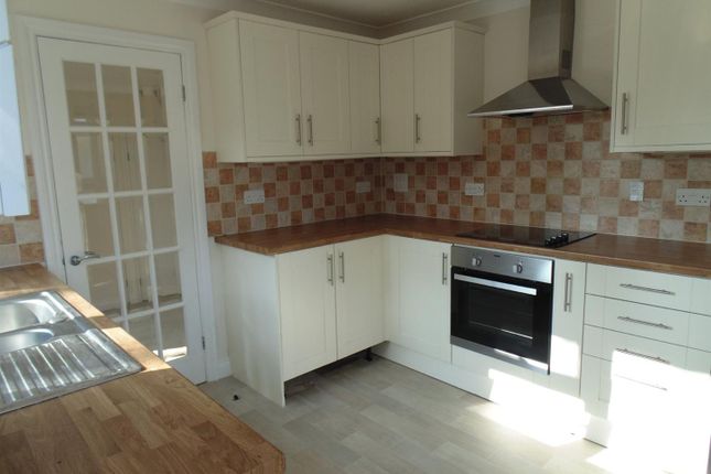 58, Coleford Bridge Road, Camberley photo 2