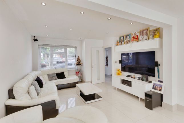 61, Boxtree Lane, HARROW photo 2