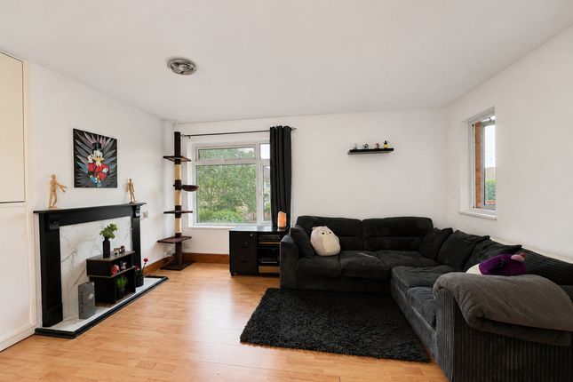Flat 10, 4 Meadowleaze, Gloucester photo 2