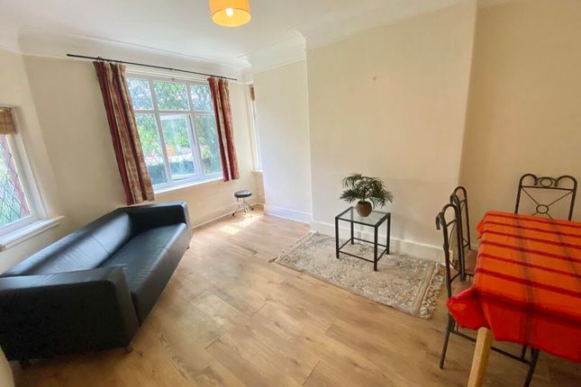 Flat 2, Sefton Court, Leeds photo 4