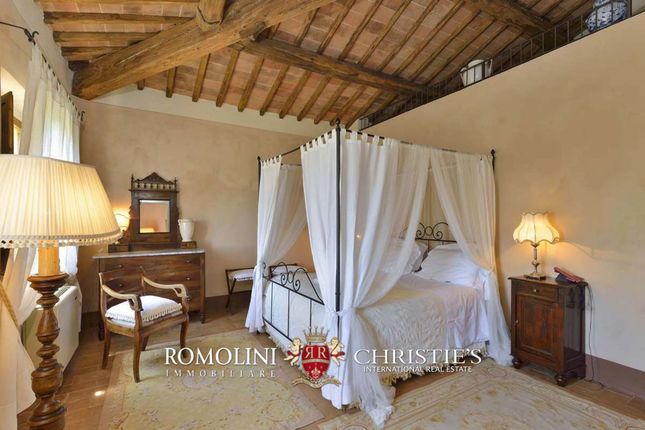Villa for sale in Montepulciano, Tuscany, Italy