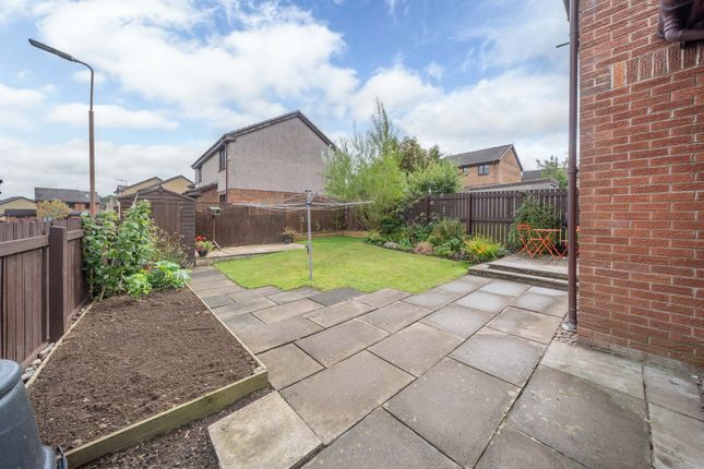 70 Braeside Park, Livingston photo 4