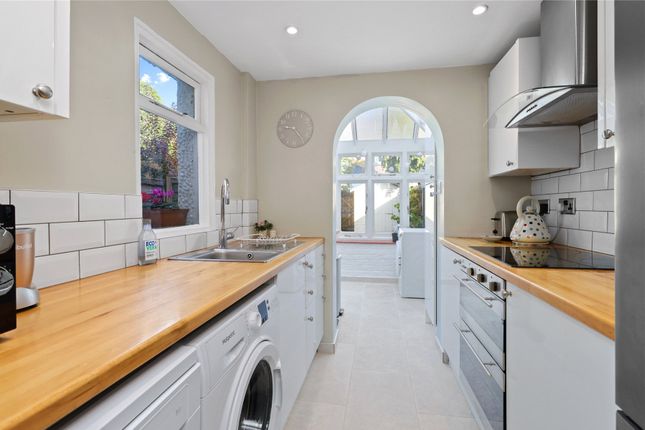 7, Wolsey Grove, Surrey photo 4