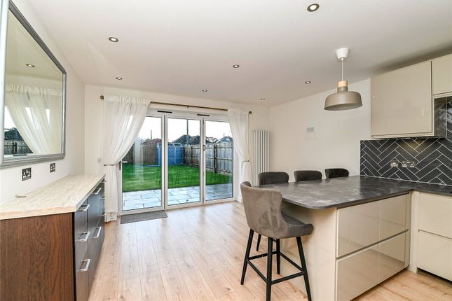 37, Hazelwood Avenue, Hampshire photo 3