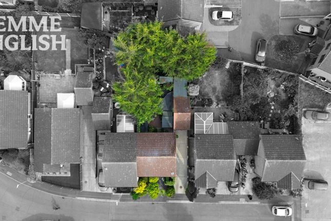 10 Broxted Drive, Wickford photo 2