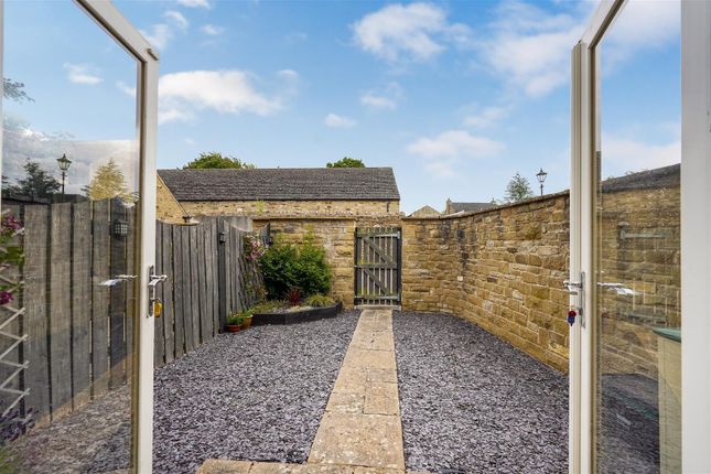17, Hallgarth Court, Richmond photo 3