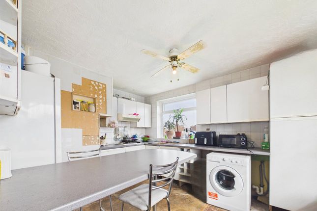 539, Victoria Road, Ruislip photo 3