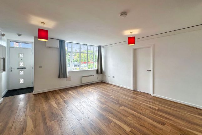 Flat 1,Disraeli House,10,, Ford Street, Buckinghamshire photo 3
