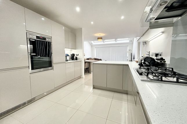 9. Hawthorn Way, Manchester photo 3