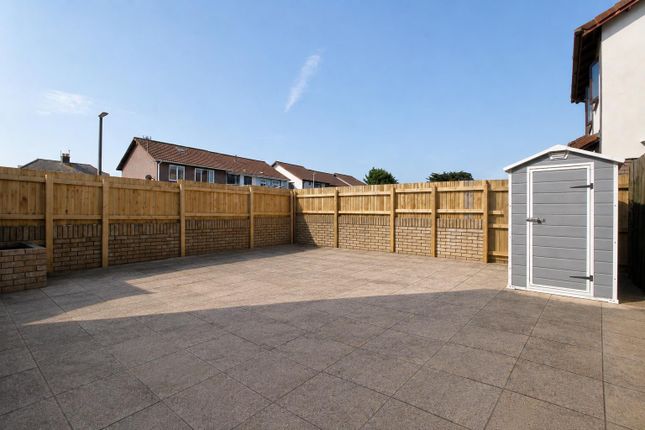 12, Woodham Park, Barry photo 4