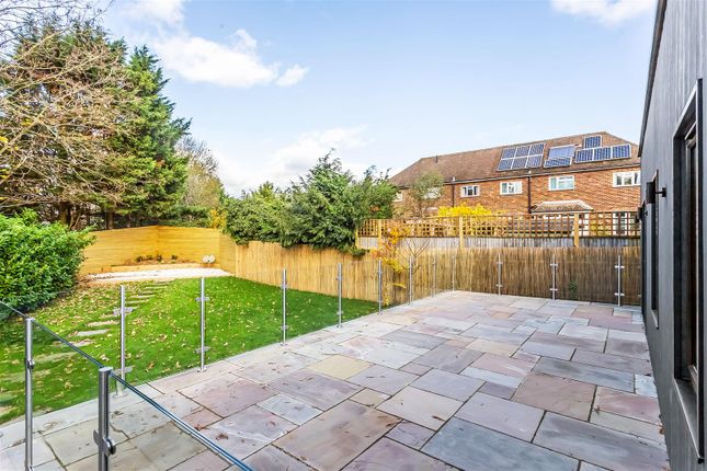 Flat for sale in Parkers Hill, Ashtead