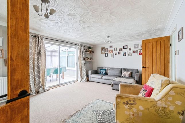 19, Pinewood Way, Chippenham photo 3