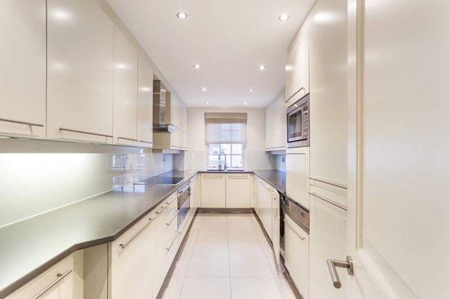 Flat to rent in Cliveden Place, London