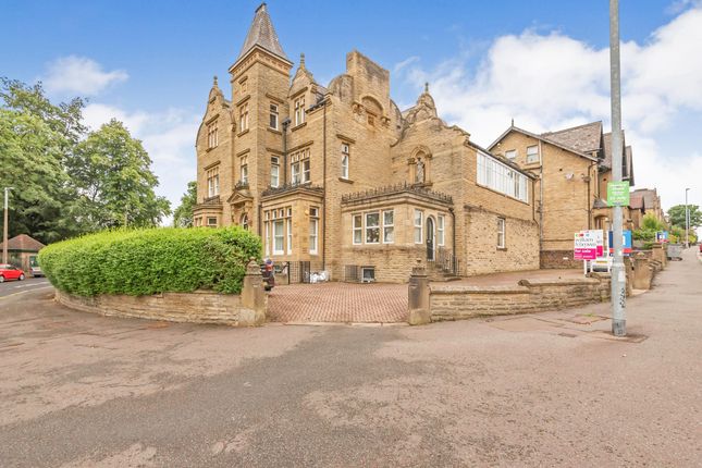 Thumbnail Flat to rent in Park Drive, Huddersfield