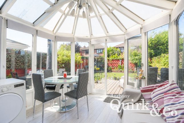 5, Beverley Avenue, Canvey Island photo 4