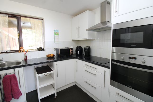 15 Richmond Court, Paignton photo 3