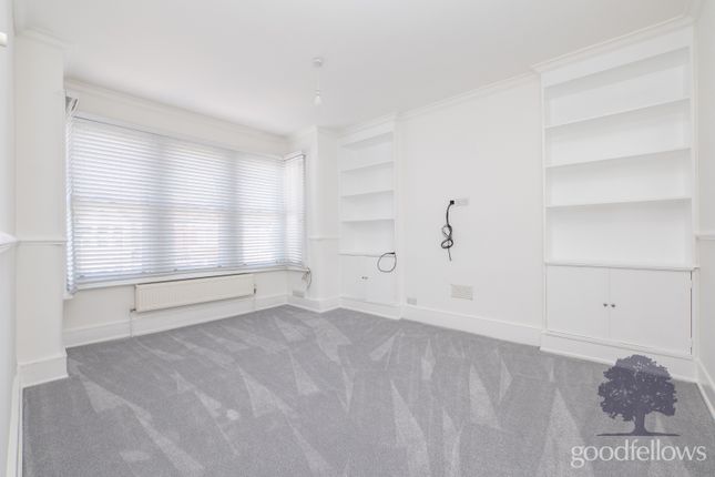 67B,, Onslow Gardens, Wallington photo 2