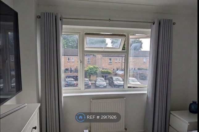 Bingham Drive, Woking photo 2