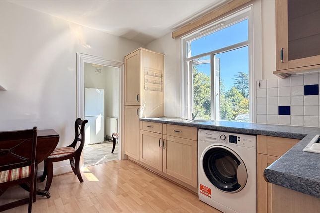 23A, Lyme Regis Road, Banstead photo 3