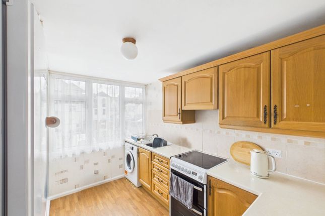 3 Atherton Court,, Meadow Lane, Berkshire photo 3