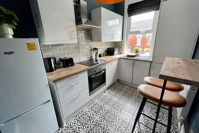 Room 1, 26, Sholebroke Mount, Leeds photo 3