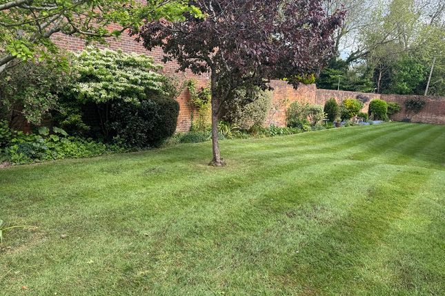 40, Acorn Drive, Wokingham photo 2