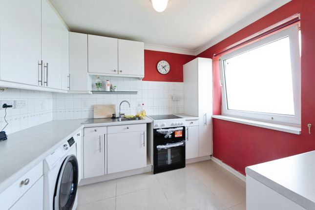 Flat 125, Harbour Tower,, Trinity Green, Hampshire photo 2
