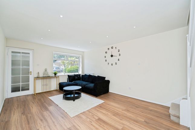 9, Savoy Avenue, Hayes photo 4