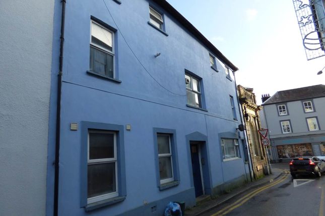 Flat to rent in Carmarthen Street, Llandeilo, Carmarthenshire