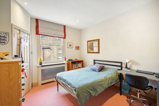 Terraced house for sale in Chiddingstone Street, London