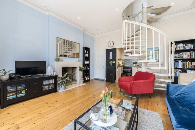 Flat for sale in Grove Park Gardens, London