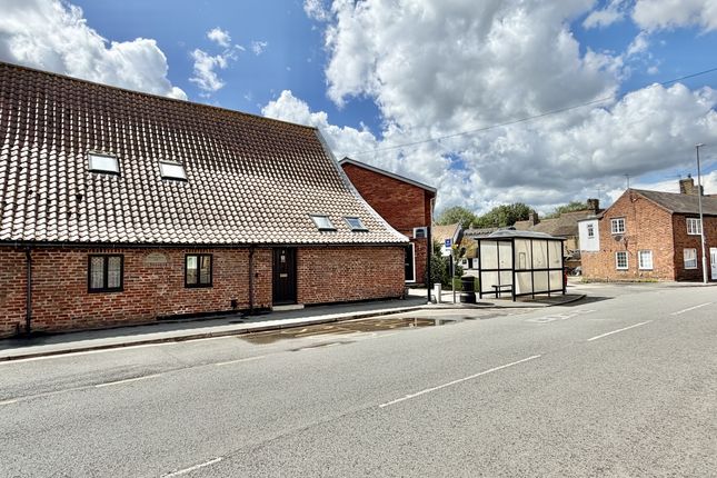 2 Westbury Barn, Old Court Hall, Godmanchester photo 2