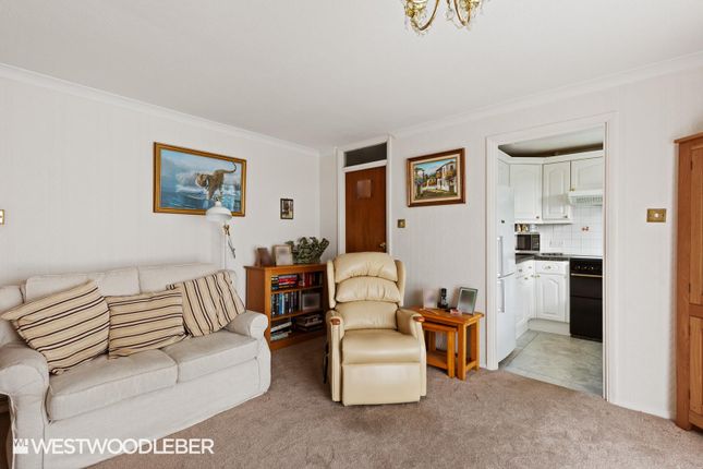 14, Warrenfield Close, Waltham Cross photo 3