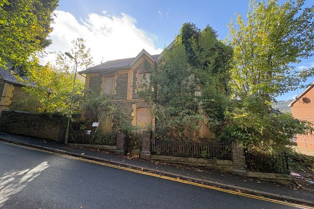 Studio flat on Gwyddon Road, Abercarn, £89,000