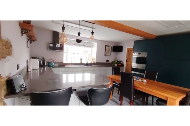 Corner Cottage, Slipton Lane, Kettering photo 4