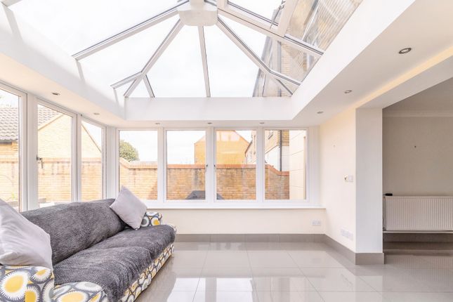26, Whittington Chase, Milton Keynes photo 3