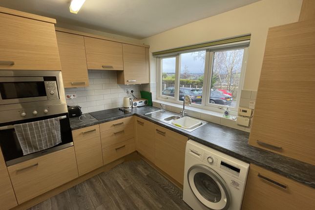 Flat to rent in Shakespeare Crescent, Dronfield