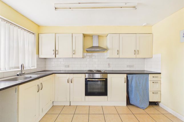 10, St. Lukes Court, Hull photo 4