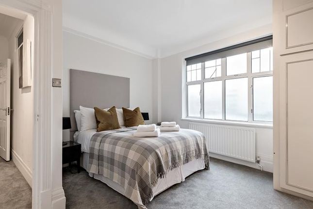 Flat to rent in Strathmore Court, Park Road, London