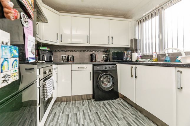 27, St. Johns Close, Rotherham photo 4