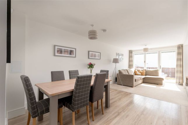 27, Sycamore Drive, Penicuik photo 4