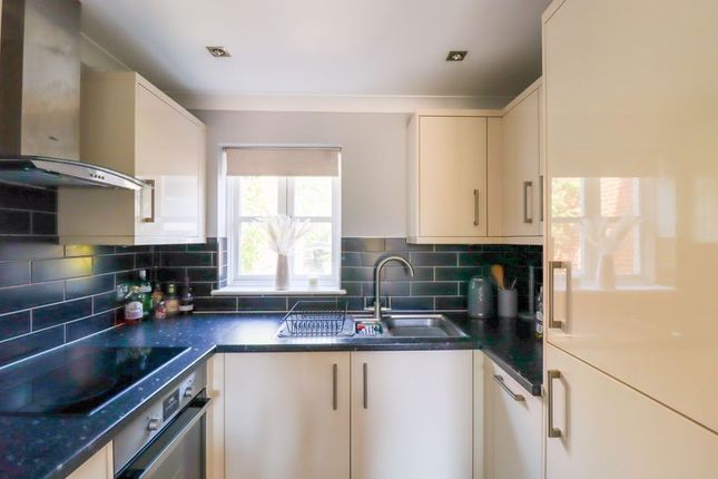 Flat 1, Hoymans Wharf, 21 High Street, South Benfleet photo 3