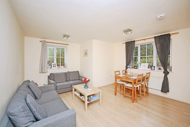 28, Brookfield Court, Stratford-Upon-Avon photo 3