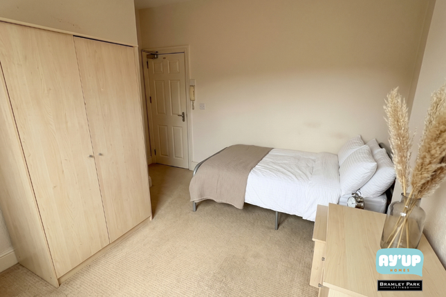 Room 4, 20 Highfield Road, Doncaster photo 2